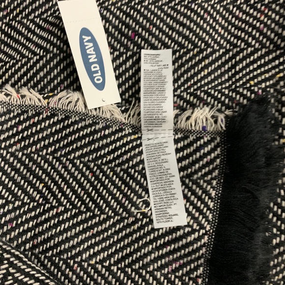 NWT 3pcs Old Navy Fringed Oversized Flannel Scarf for Women - Picture 4 of 13